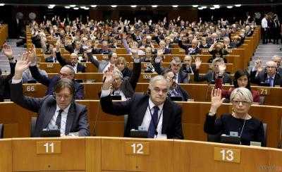 Британского депутата Европарламента исключили из партии за планы посетить Крым