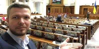 Депутатов предлагают наказывать общественными работами за прогулы