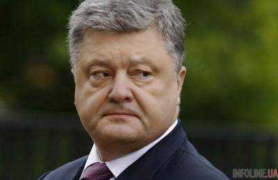 Гриценко: Порошенко сдался и снимает бронь на рекламу перед вторым туром