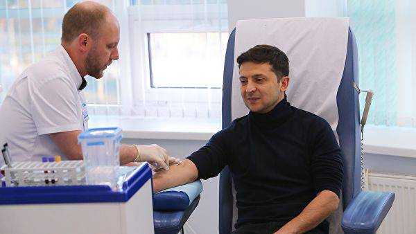 Facebook заблокировал страницу центра, который брал анализы у Зеленского