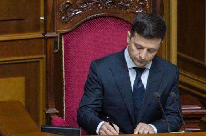 Зеленский отменил два указа Порошенко — подробности