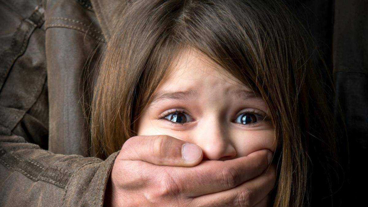 Доцент одного з вишів Києва розбещував 12-річну онуку своєї знайомої