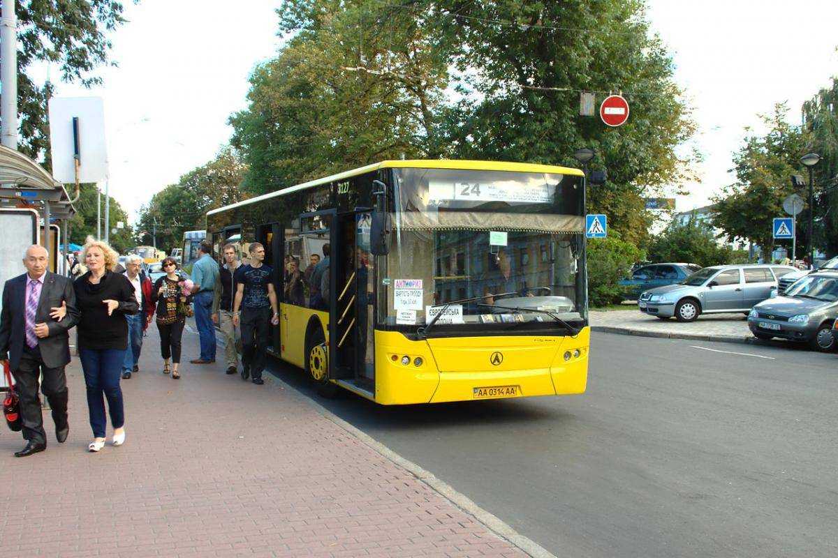 У центрі Києва сьогодні перекриють вулиці: куди краще не їхати