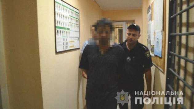Метнул нож в спину: мужчина ранил 12-летнего племянника