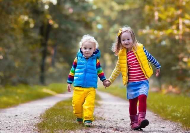 Ленивый "выгул" малышей напугал пользователей Сети. Фото шокирует