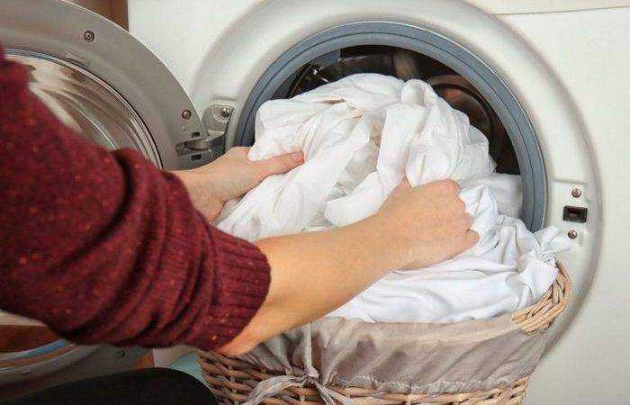 Пододеяльник «проглатывает» белье во время стирки: что делать