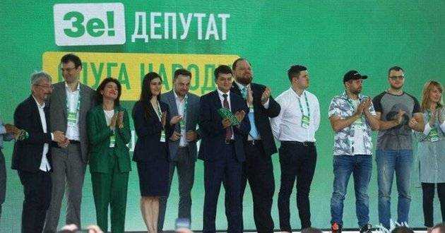 Команда Владимира Зеленского рассыпается, превратилась в генератор проколов и скандалов