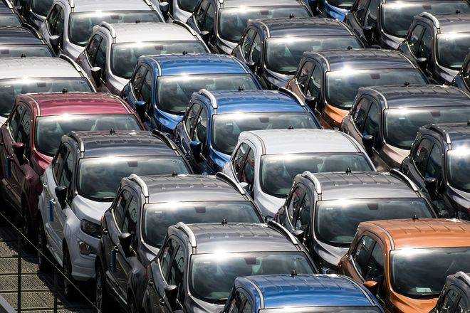 Автодилеры опустили ценники на все авто