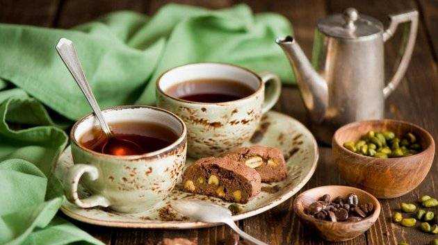 Почему нельзя пить с ложкой в чашке: приметы и суеверия