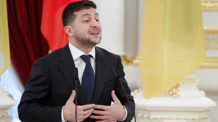 Зеленский нелестно прокомментировал митинги с участием Порошенко