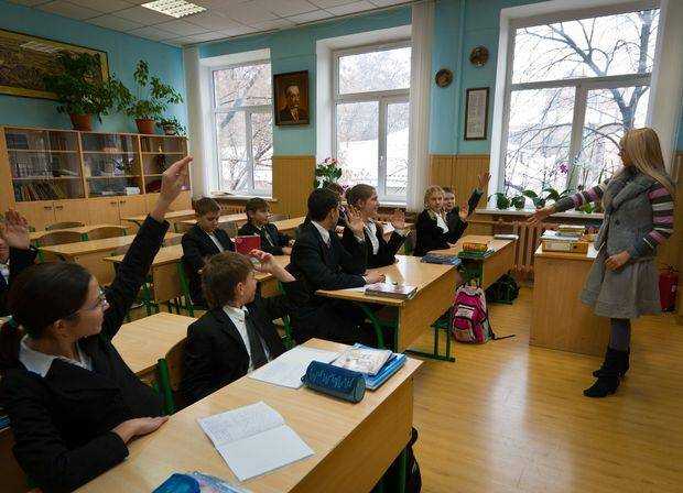 Учителям увеличили должностные оклады