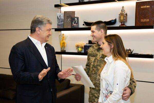 Порошенко купил квартиру танкисту, освобожденному из российского плена