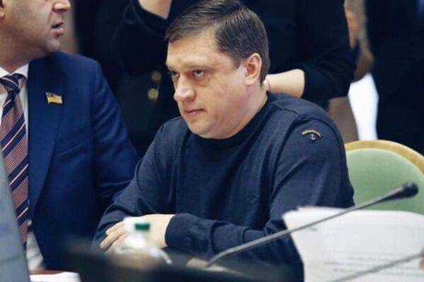 "Слуга народа", осужденный за изнасилование, отказался сдавать мандат нардепа
