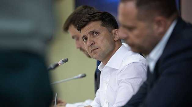 Чего украинцы больше всего ждут от Зеленского: опрос