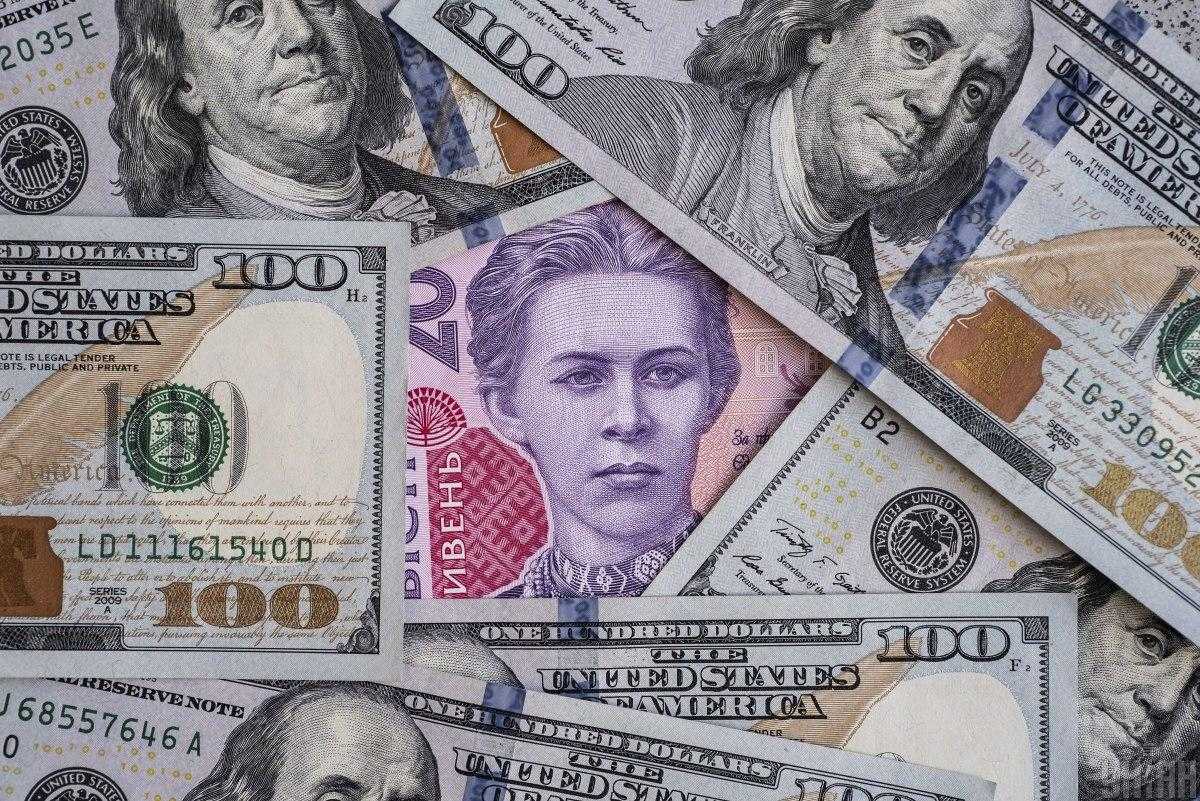 Прогнози починають збуватися: долар наближається до психологічної позначки
