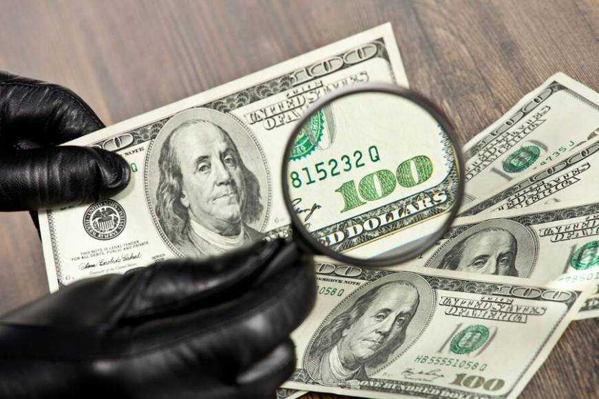 В Украине массово распространяют фальшивые доллары