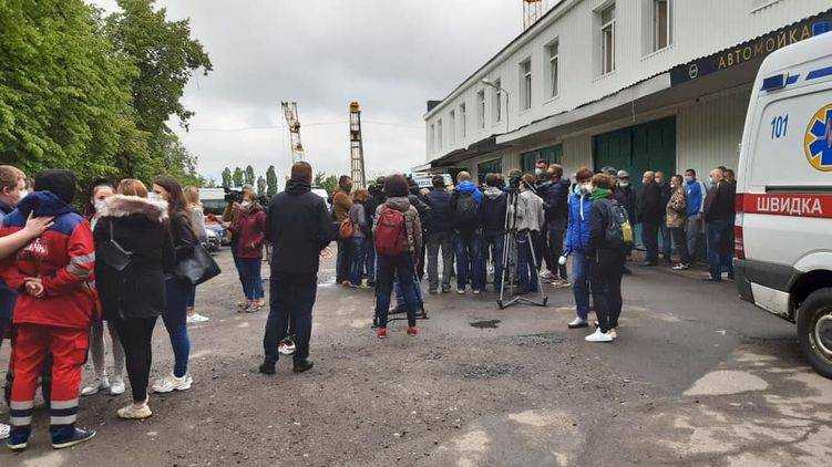 В Харькове врачи "скорой помощи" вышли на протест.