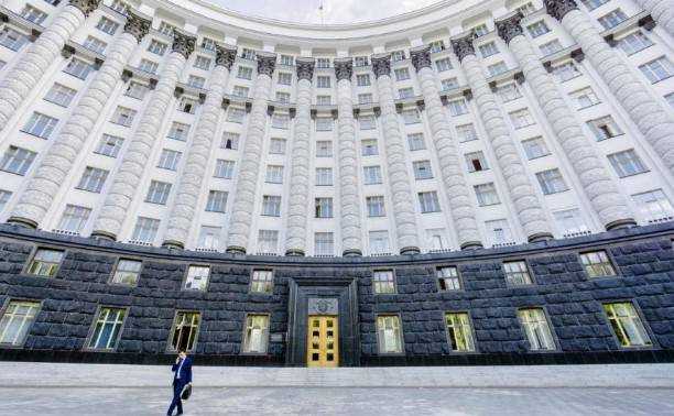 Кабмин рекомендует до конца карантина начинать рабочий день позже