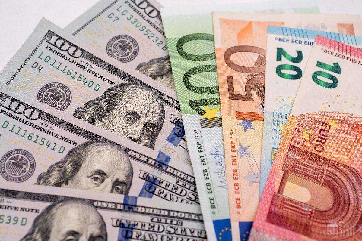 Курс долара вийшов на нові цифри: гривня почала просідати