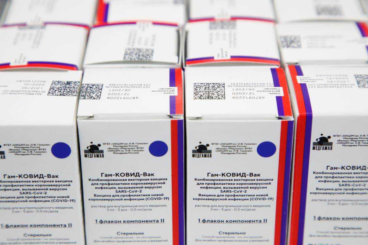 "Опыты на людях": в оккупированном Крыму моряк едва не умер после прививки от COVID-19