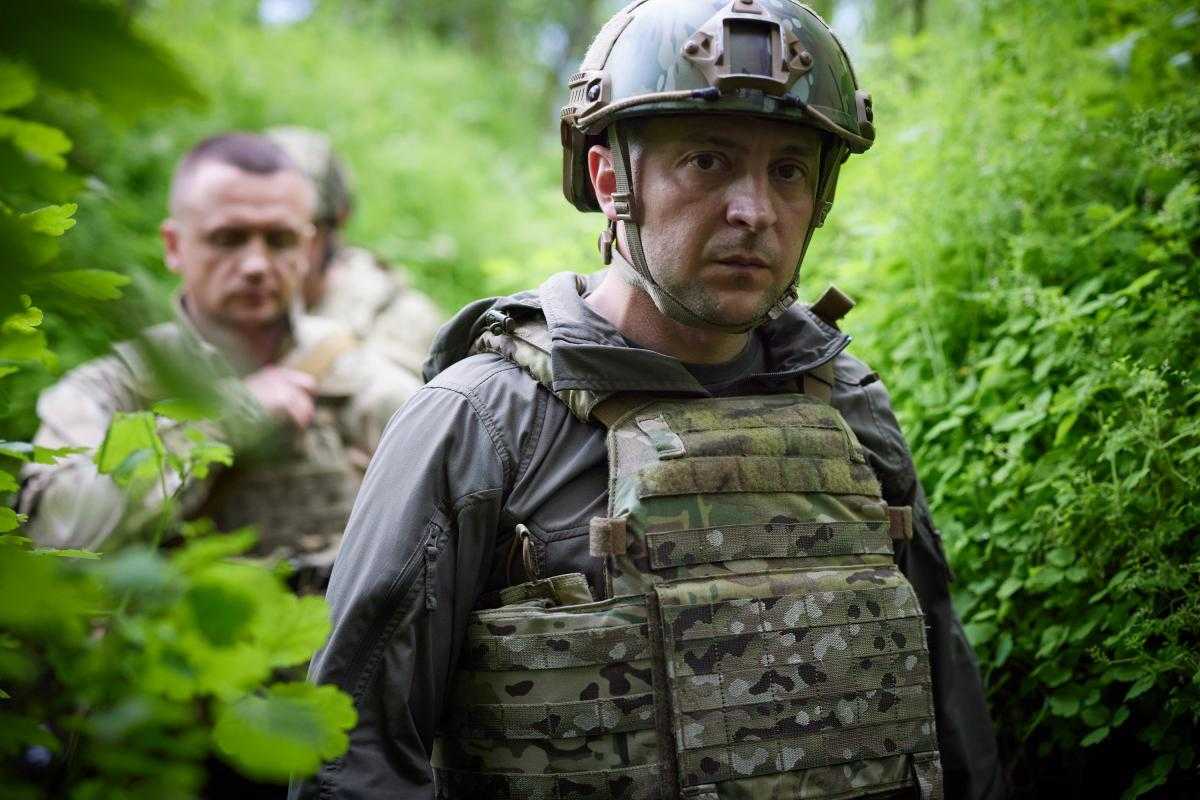 "Армія готова дати відсіч": Зеленський про концентрацію російських військ на кордоні з Україною