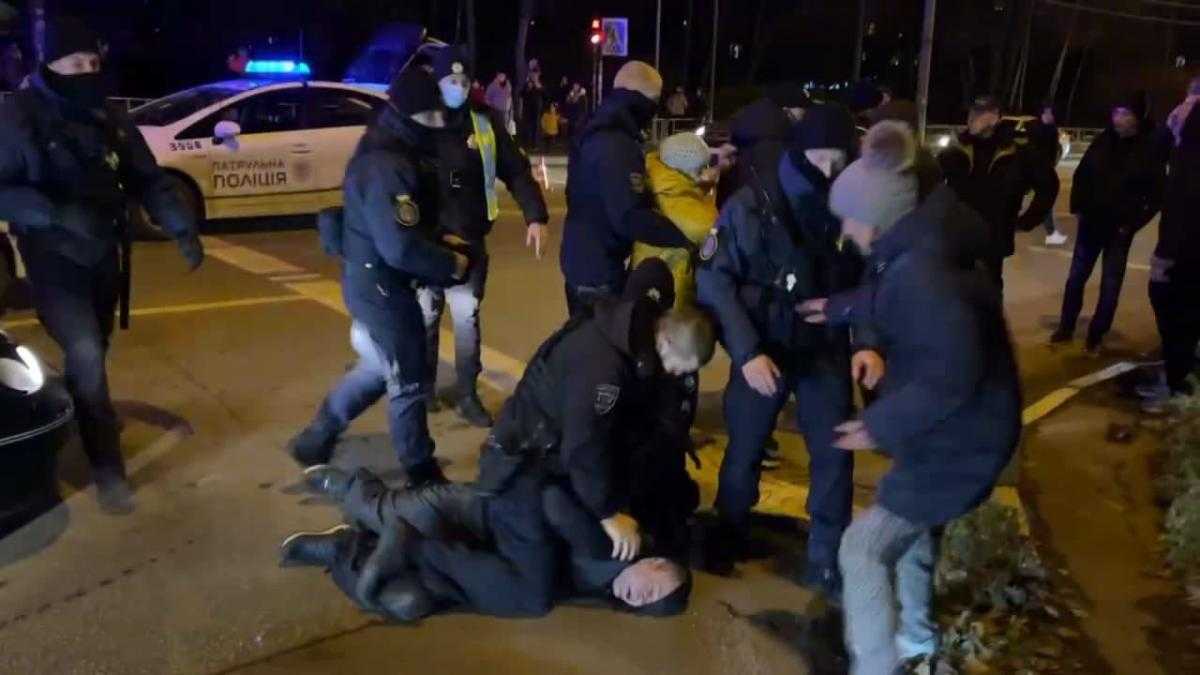 У Кривому Розі водій після ДТП покусав патрульного