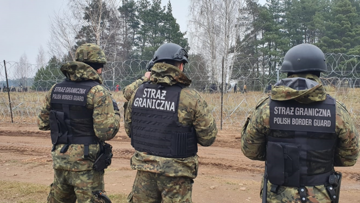 Близько сотні мігрантів намагалися прорвати польський кордон з боку Білорусі