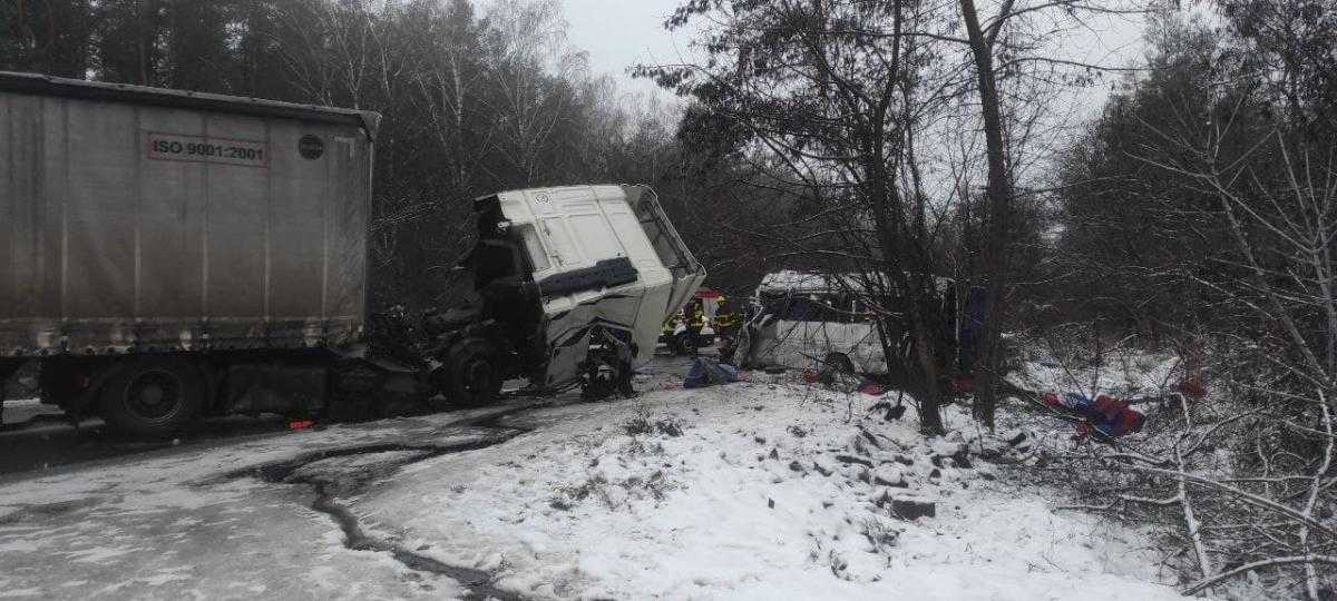 Аварія під Черніговом: 13-ту жертву досі не можуть ідентифікувати