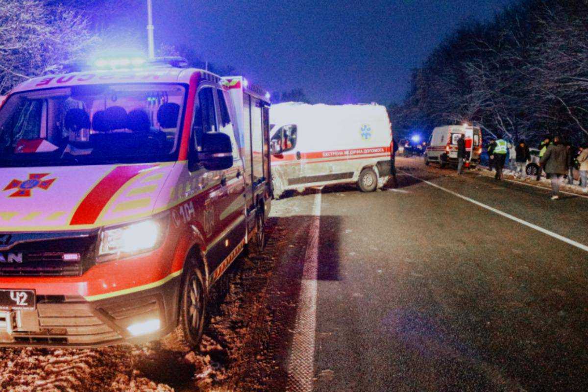 На Тернопільщині в ДТП потрапив рейсовий автобус, багато постраждалих