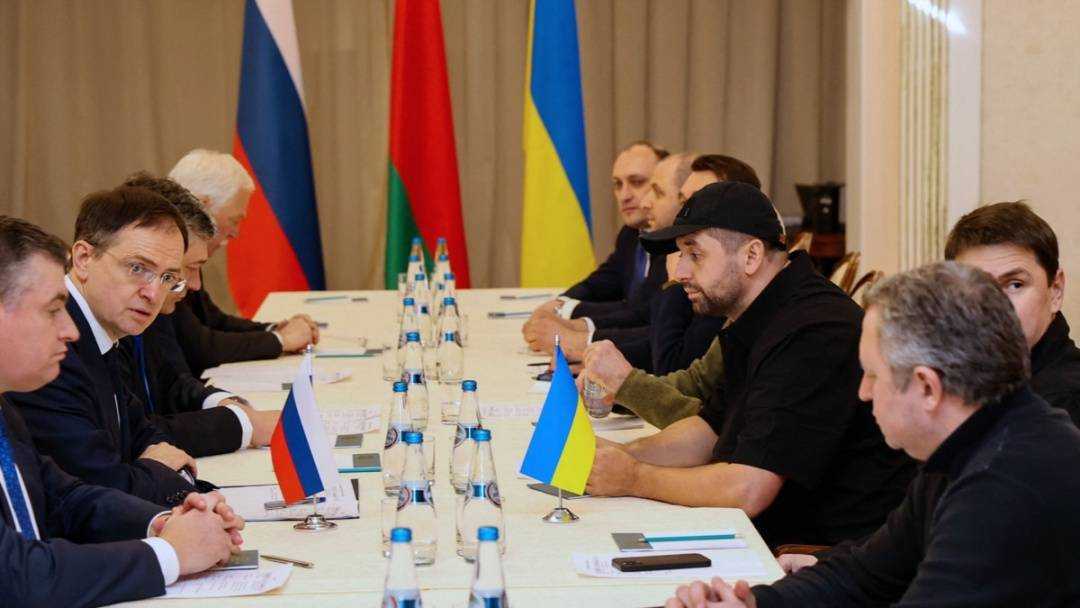 Лише українцям вирішувати, коли вести переговори з Росією - британський адмірал