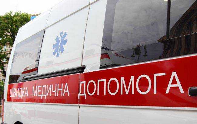 "Скорая" так и не приехала: под Киевом женщина 2 часа билась в судорогах возле мэрии