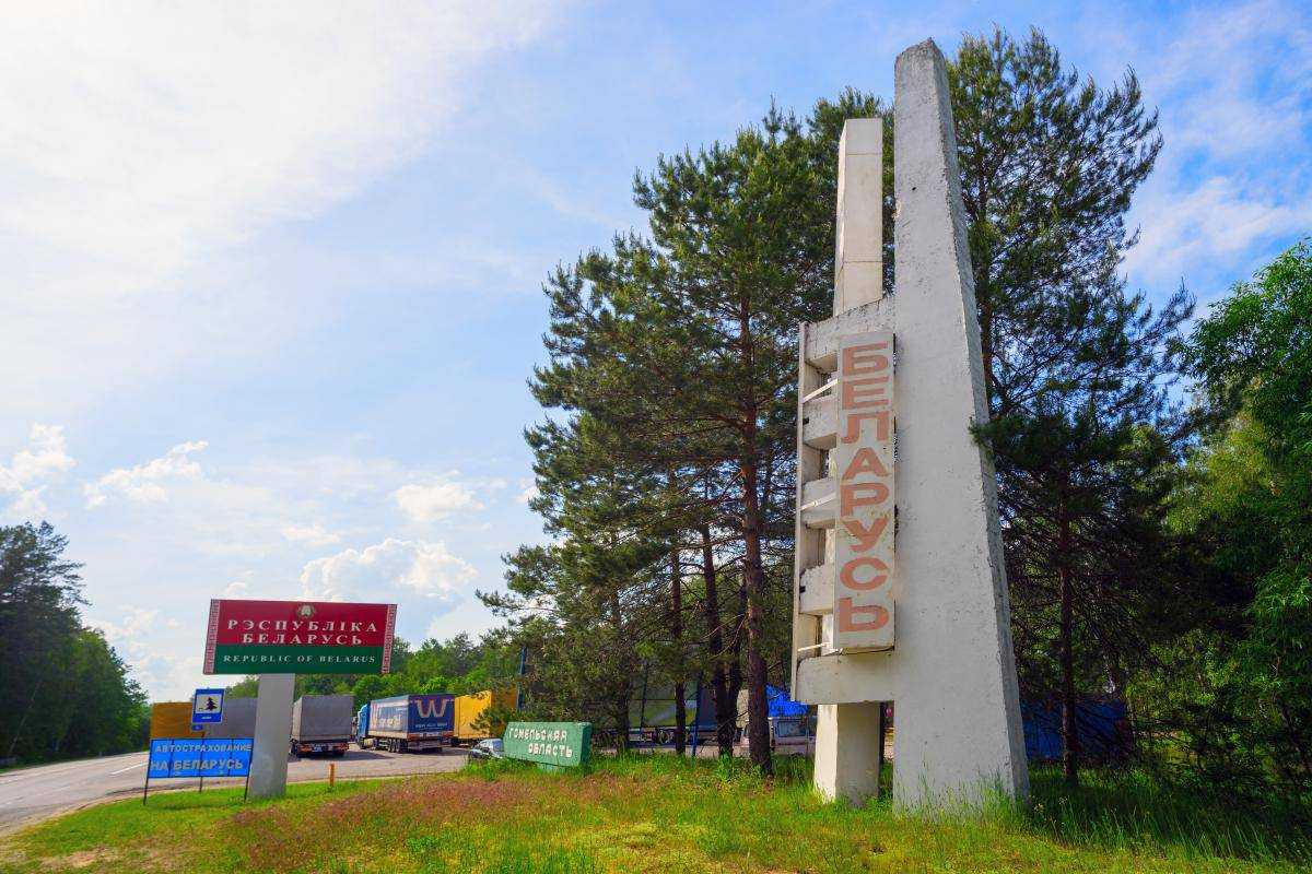 Білорусам почали розсилати повістки: офіцер ЗСУ показав фото