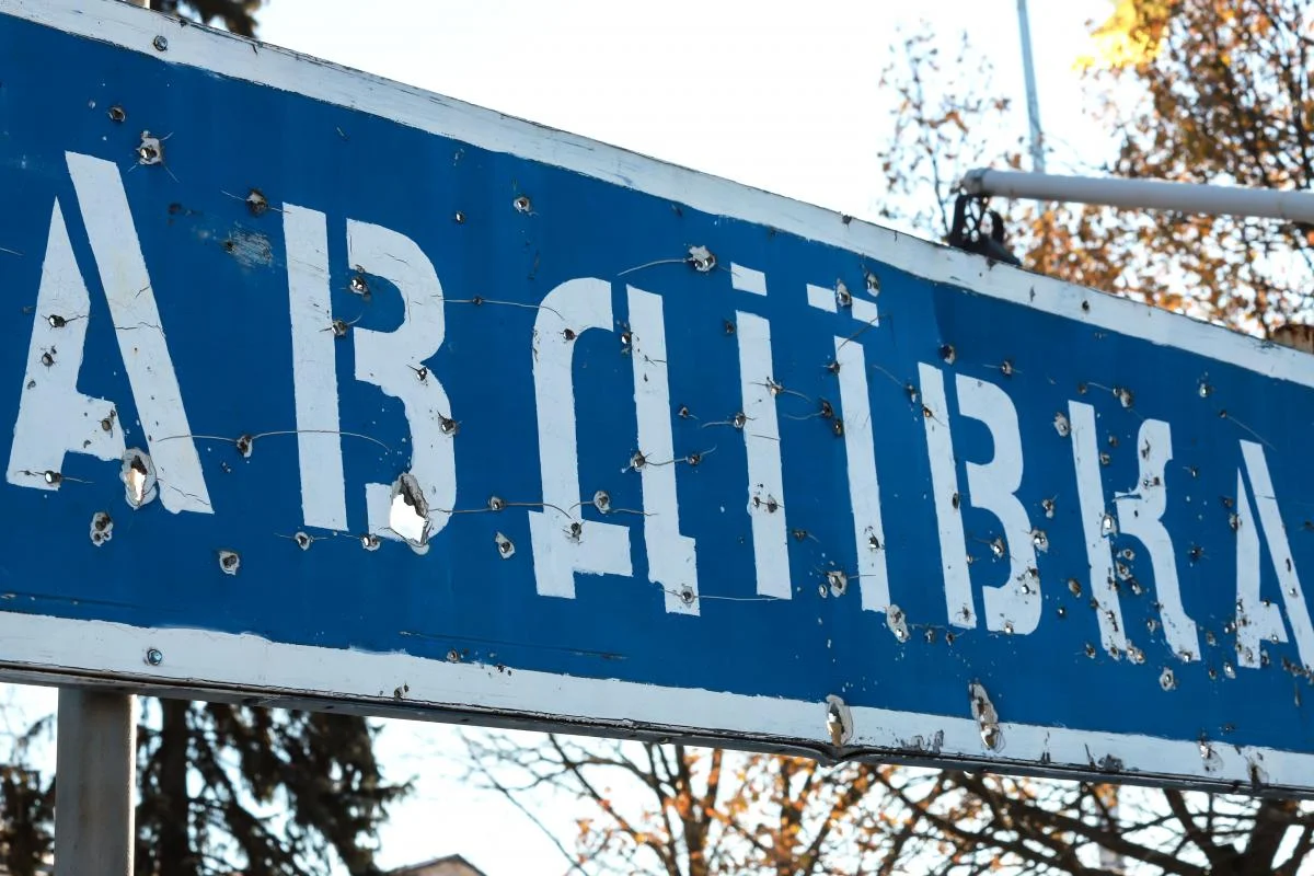 Оккупанты нанесли ракетный удар по Авдеевке, повреждены отель и суд