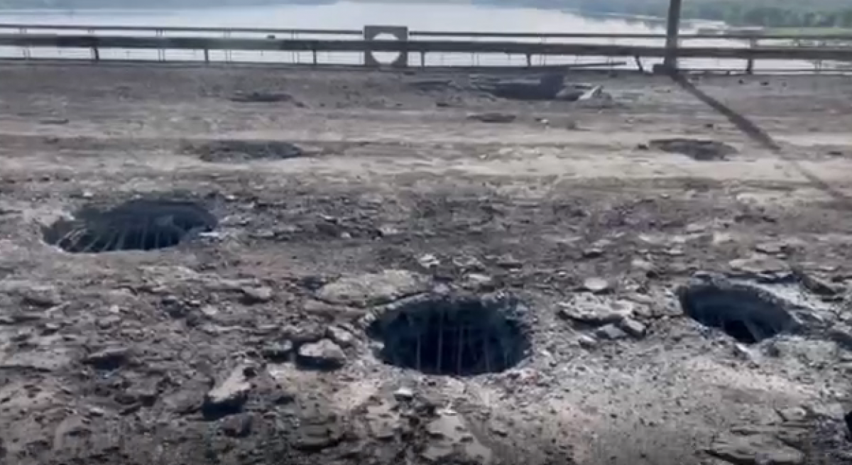 На Антонівському мосту "розквітла бавовна": під ударом опинилася й ворожа переправа - ЗМІ