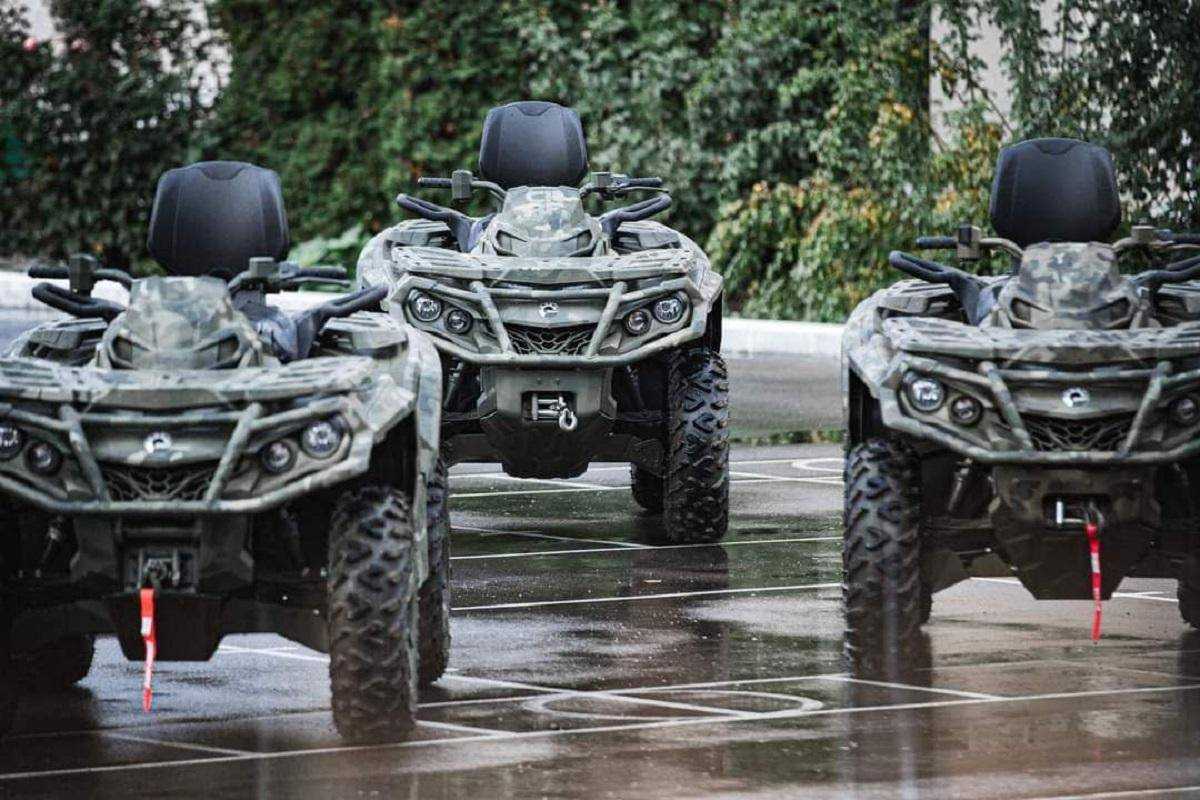 Авіакомпанія "Українські вертольоти" передала українським захисникам машини та спорядження на 21 мільйон