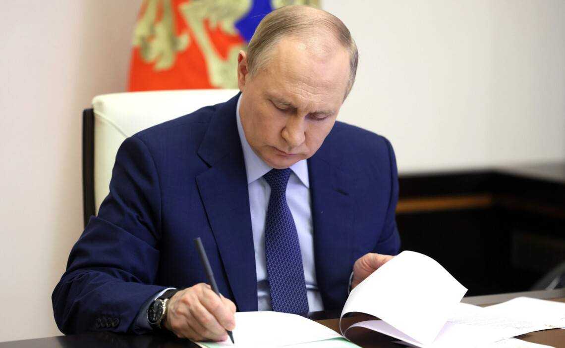 путін доручив передати ЗАЕС під управління рф