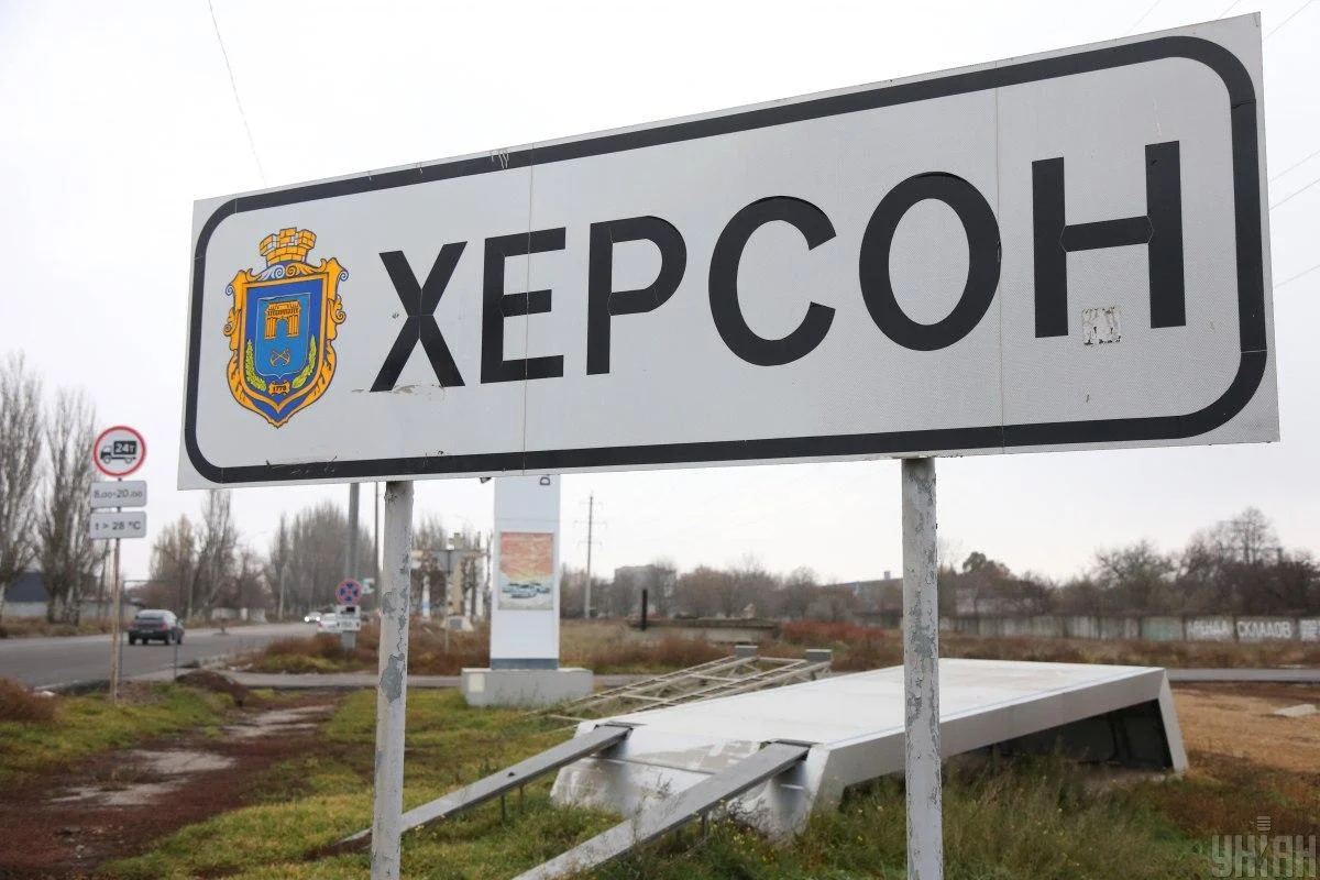 Смертоносный обстрел Херсона россиянами: попали в интернат и многоквартирный дом