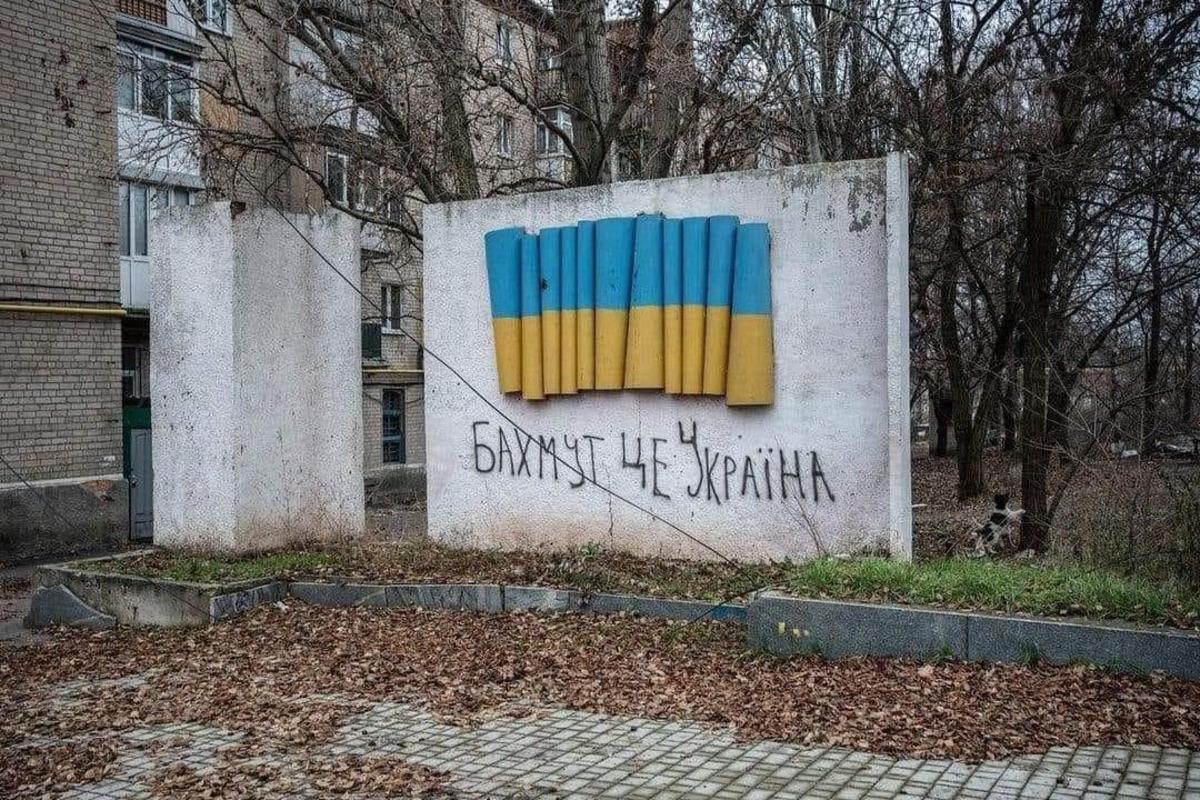 Для сохранения Бахмута ВСУ нужно развить наступление по другим направлениям - эксперт