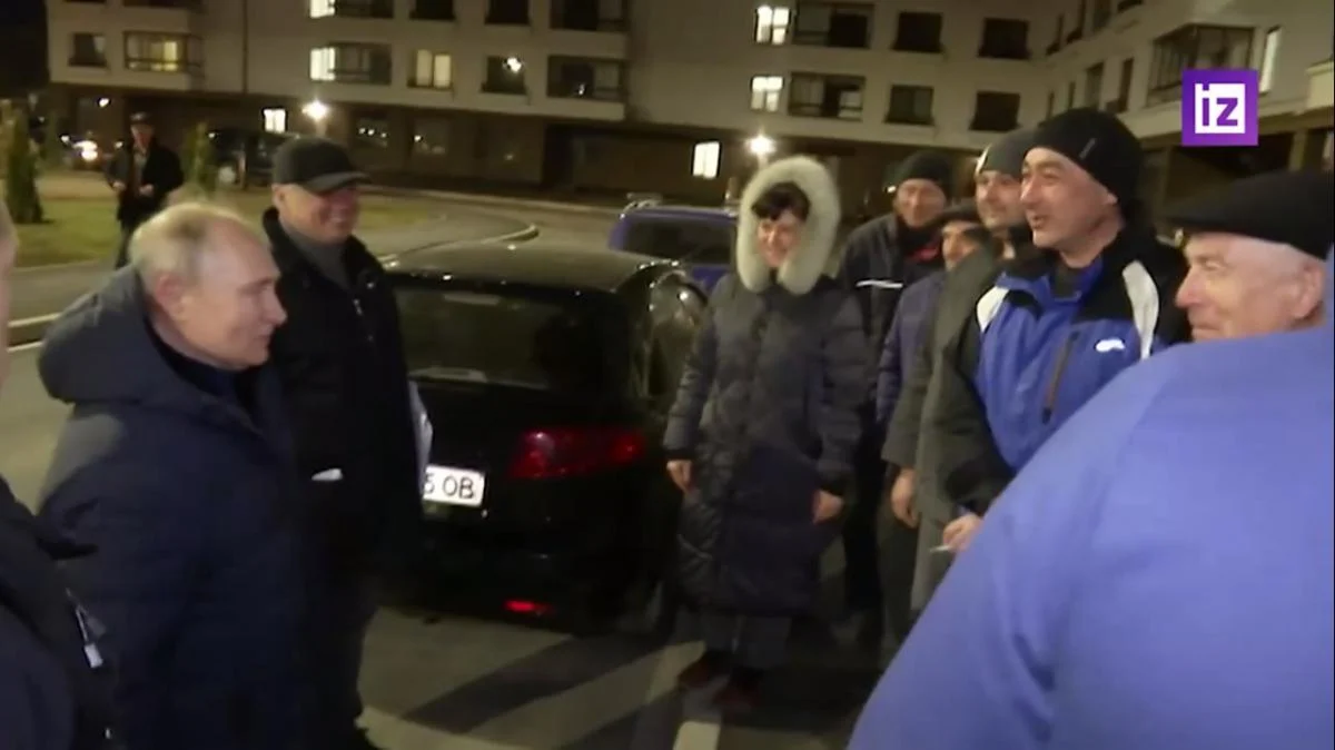"Мы за вас молимся": для Путина устроили шоу с "мариупольцами"