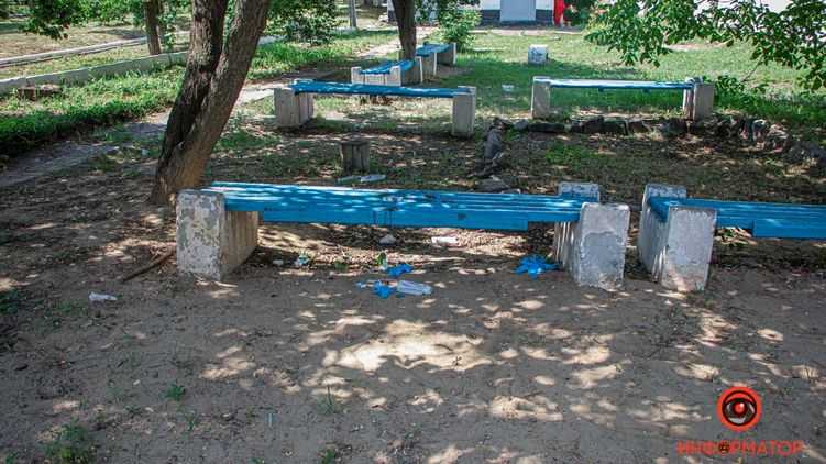 В Днепре мужчина прямо на улице вспорол себе живот из-за долгов.