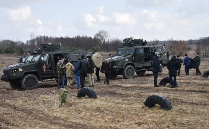 Военные провели тест-драйв броневика