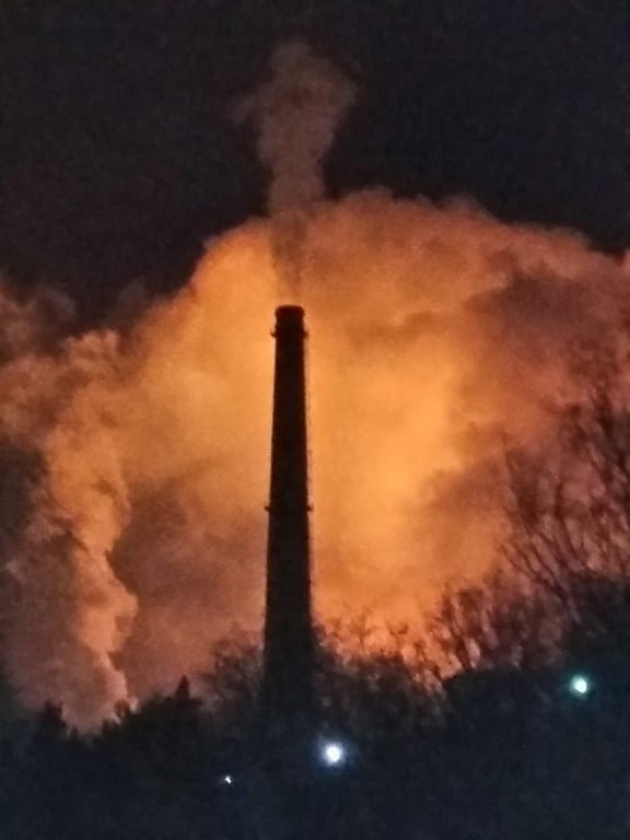 Мариупольцы приняли работу "Азовсталь" за пожар. Фото 2