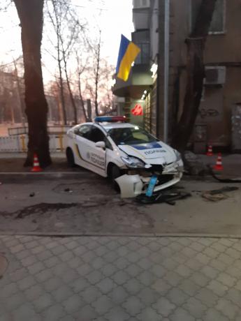 Погоня, стрельба и разбитый автомобиль полиции: что происходило в Днепре