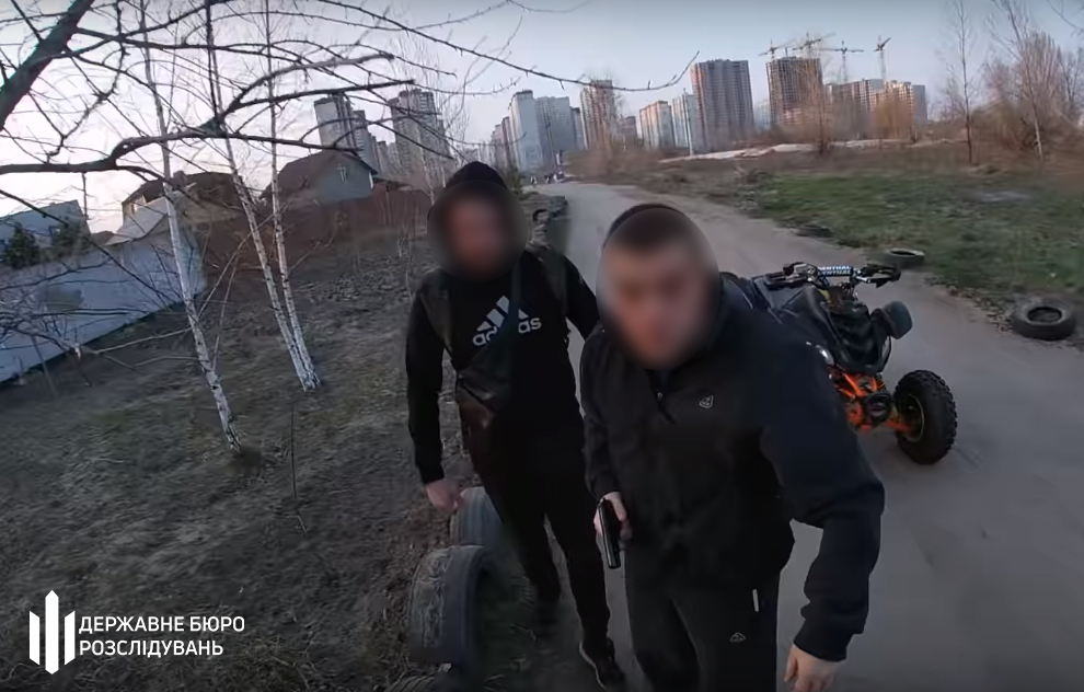 В Киеве неизвестные с участием полицейского избили человека