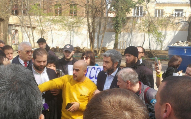 В Одессе депутата облили нечистотами