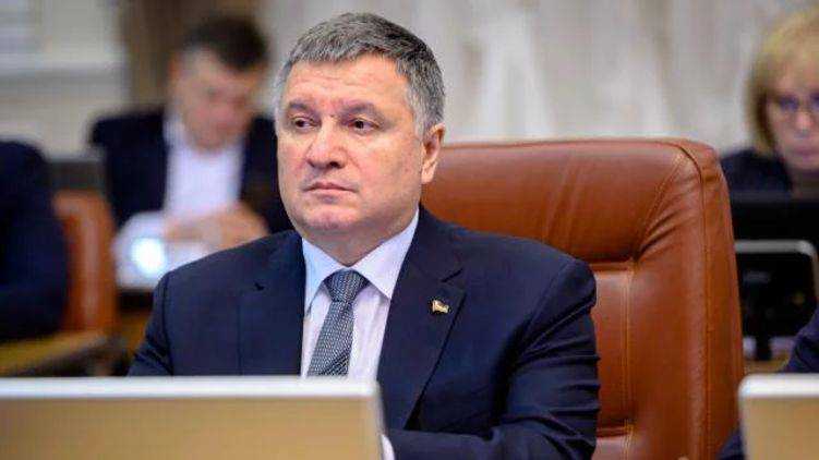 Плохой полицейский для МВФ. Зачем Аваков требует объявить дефолт и запретить вывоз валюты