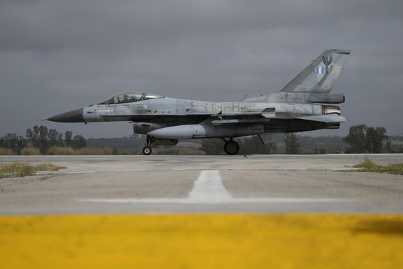 На заседании "Рамштайн" обсудили планы учений украинских пилотов на F-16 - Остин