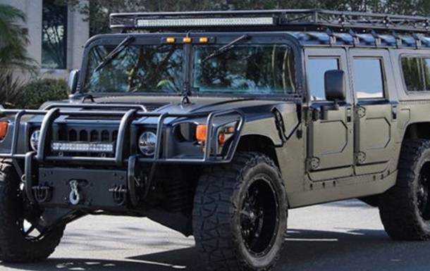 Партия американских Hummer прибыла в Украину