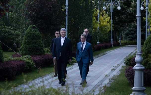Порошенко встретился с Волкером после ухода с поста