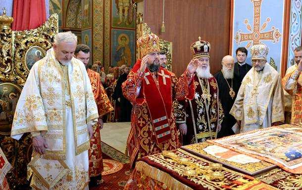 Филарет пришел на литургию к Епифанию